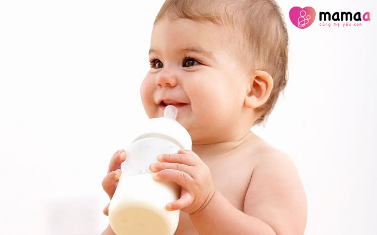 Cho trẻ ho khan uống sữa