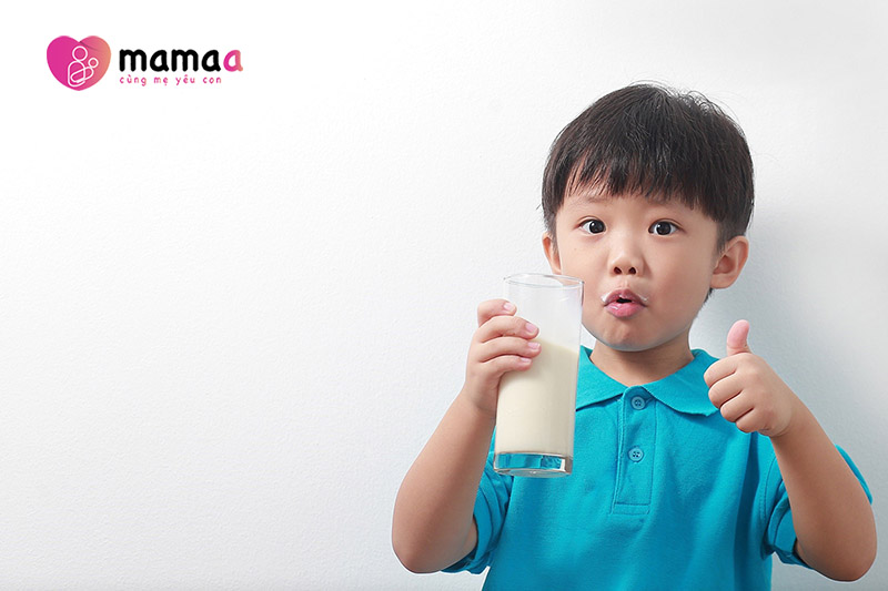 Trẻ dùng Sữa bột nguyên kem bổ sung vitamin A&D Full Cream Milk Powder