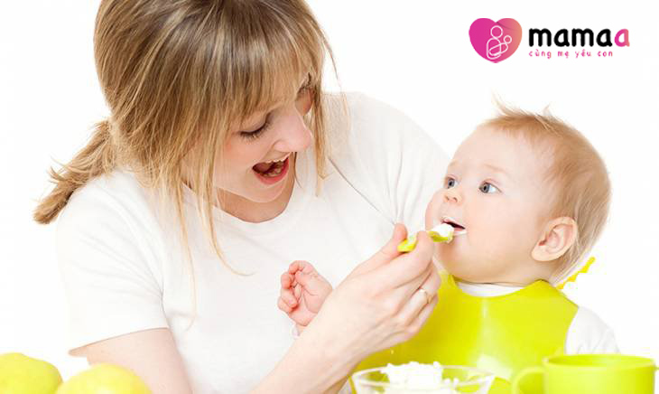 Cho trẻ mọc răng ăn thức ăn mềm, dễ tiêu hóa